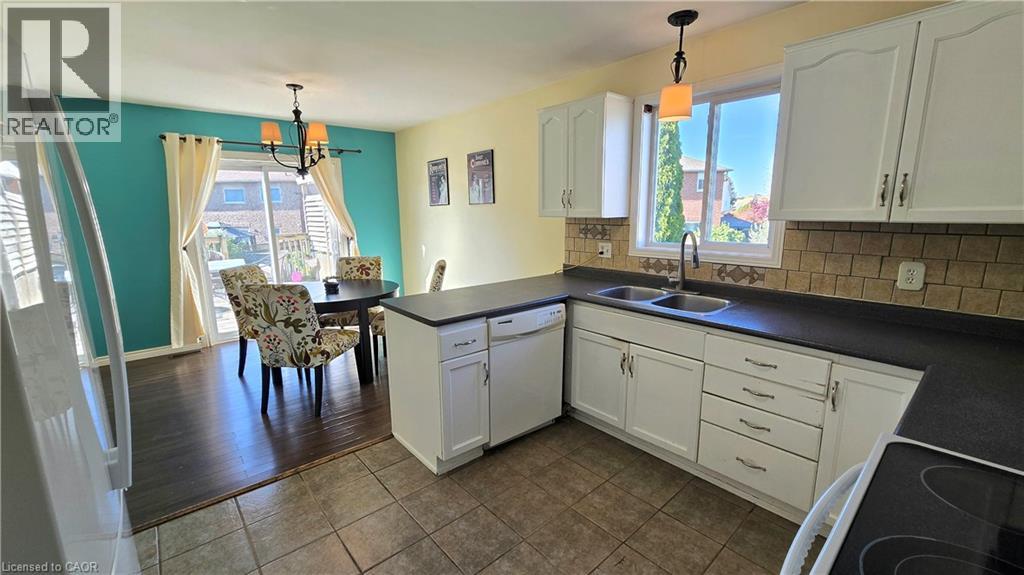 7 Jade Court Property Photo 9