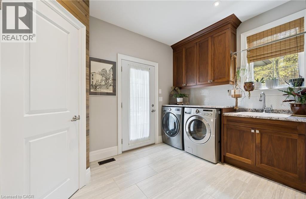 2073 Maplewood Road Property Photo 17