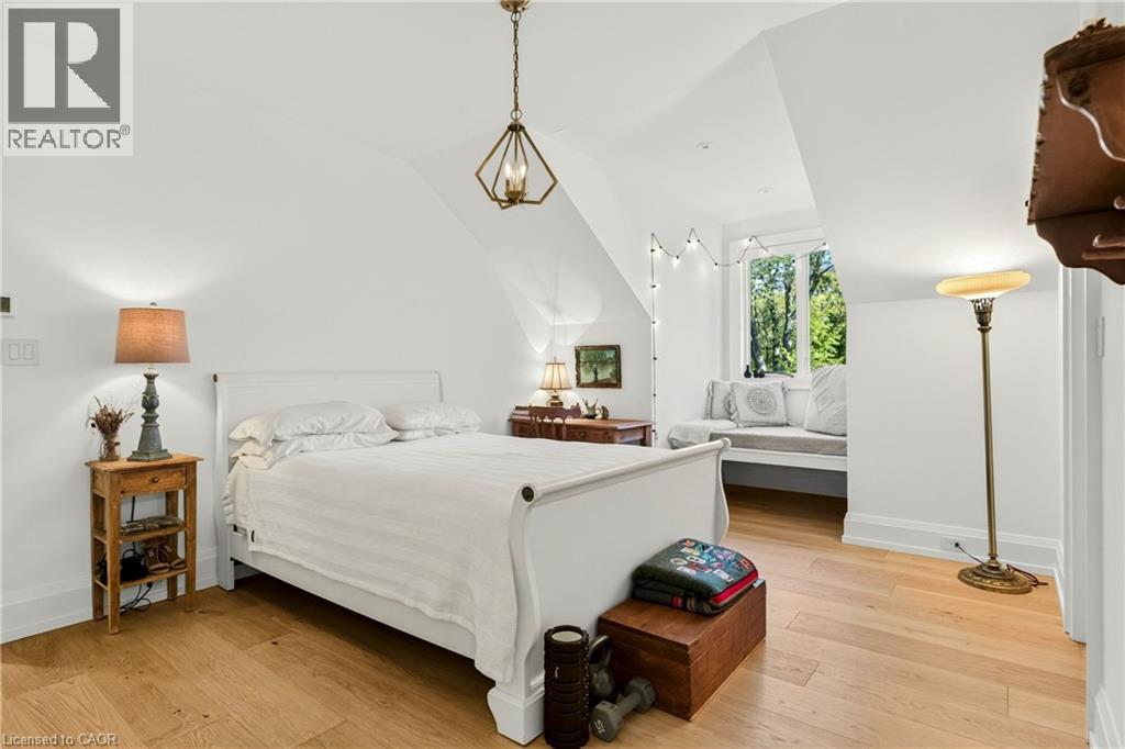 368 Fourth Line Property Photo 29