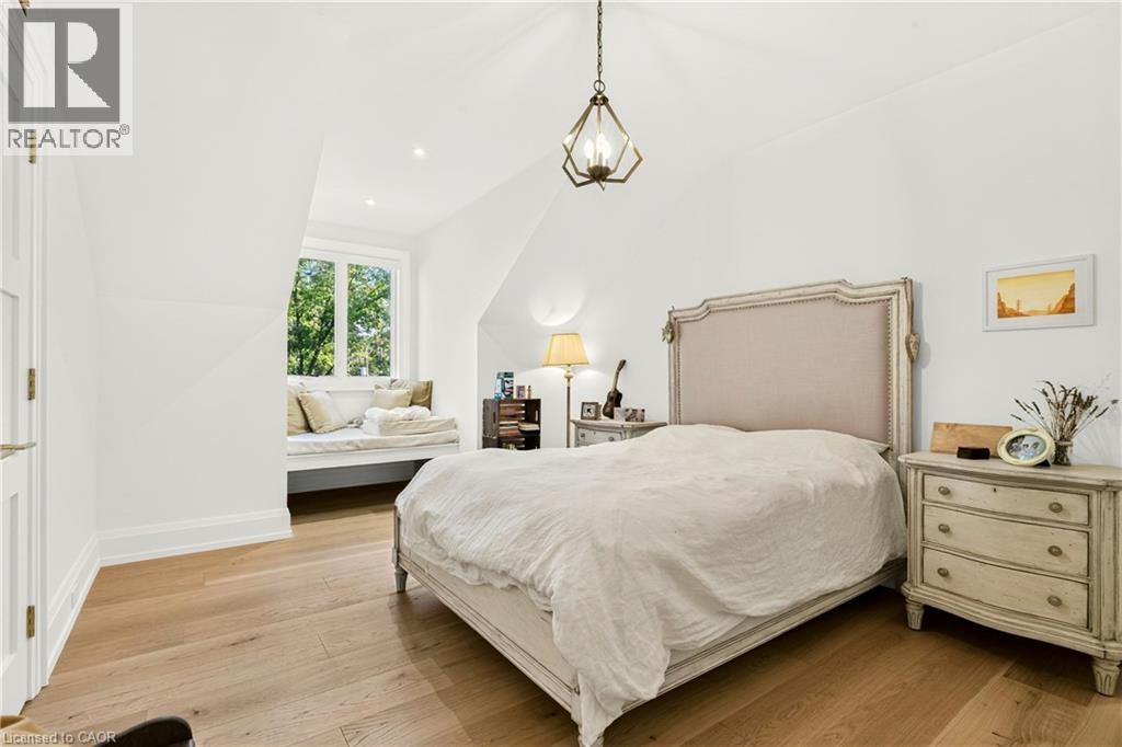 368 Fourth Line Property Photo 32