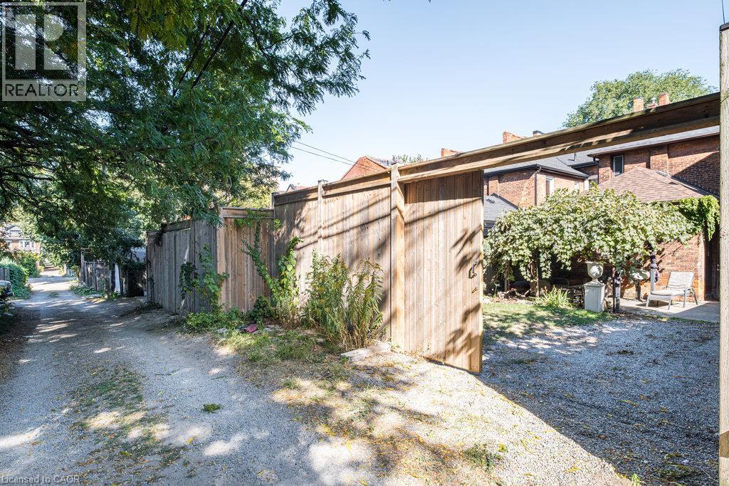 122 East Avenue S Property Photo 44