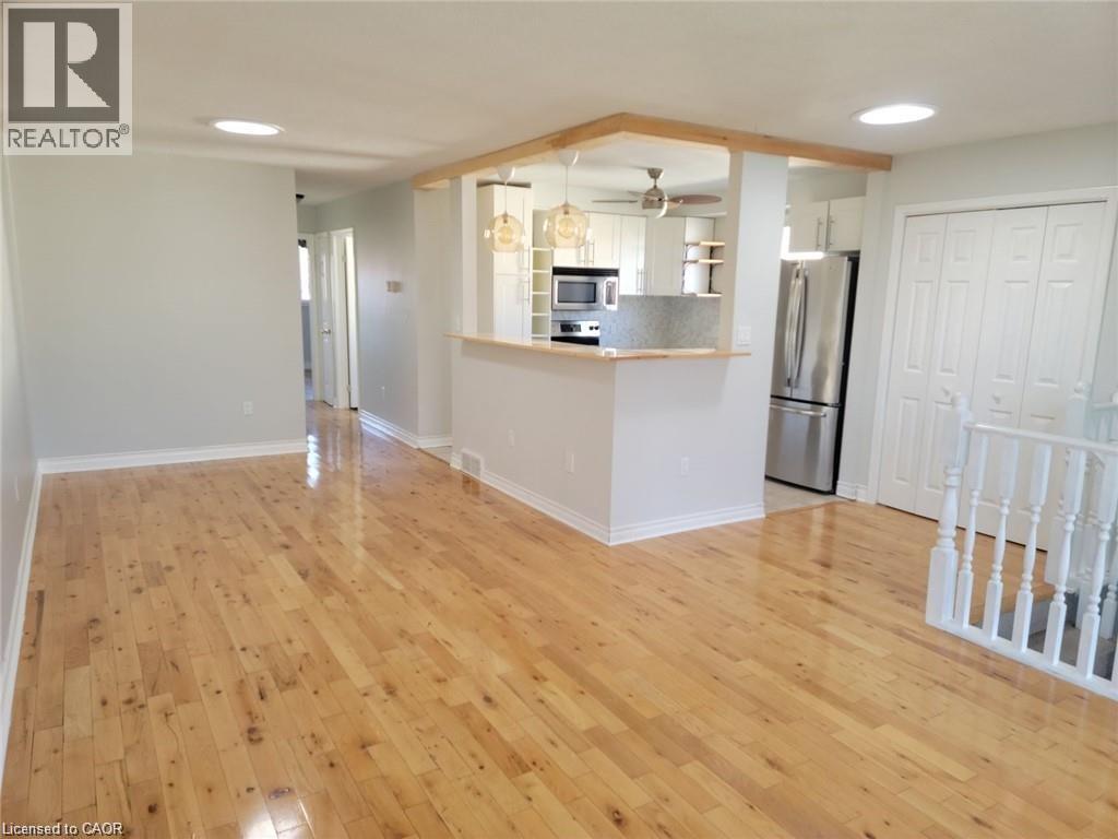 37 Fox Trail Unit# Upper Property Photo 3