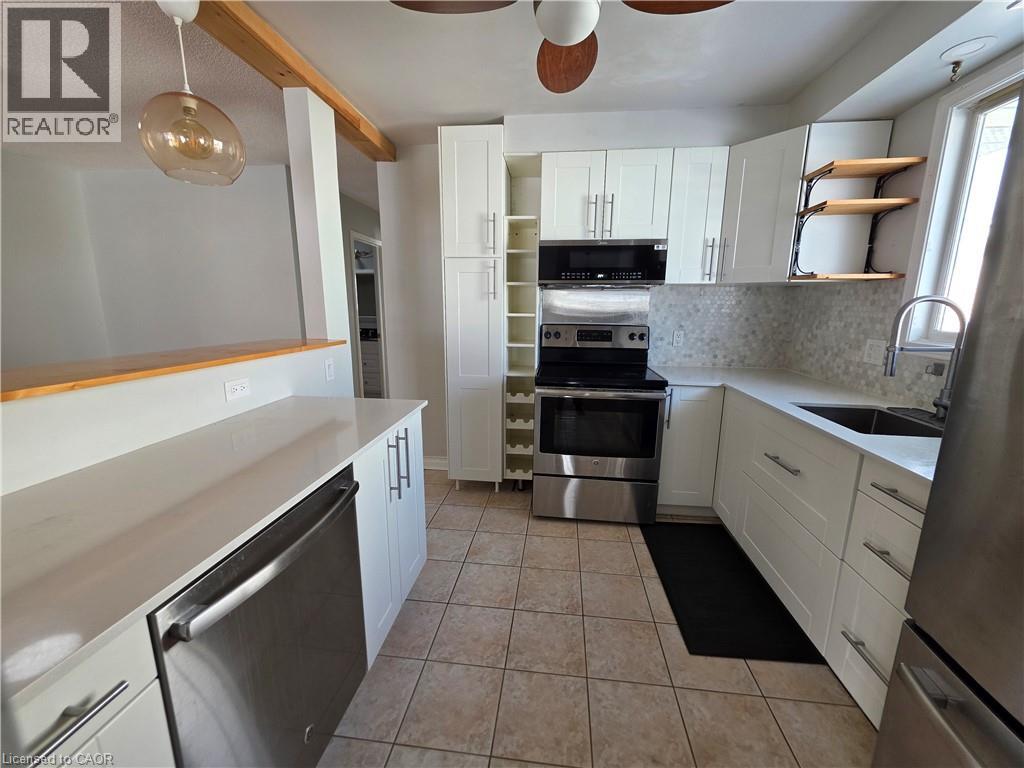 37 Fox Trail Unit# Upper Property Photo 5