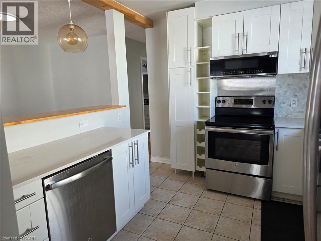 37 Fox Trail Unit# Upper Property Photo 6