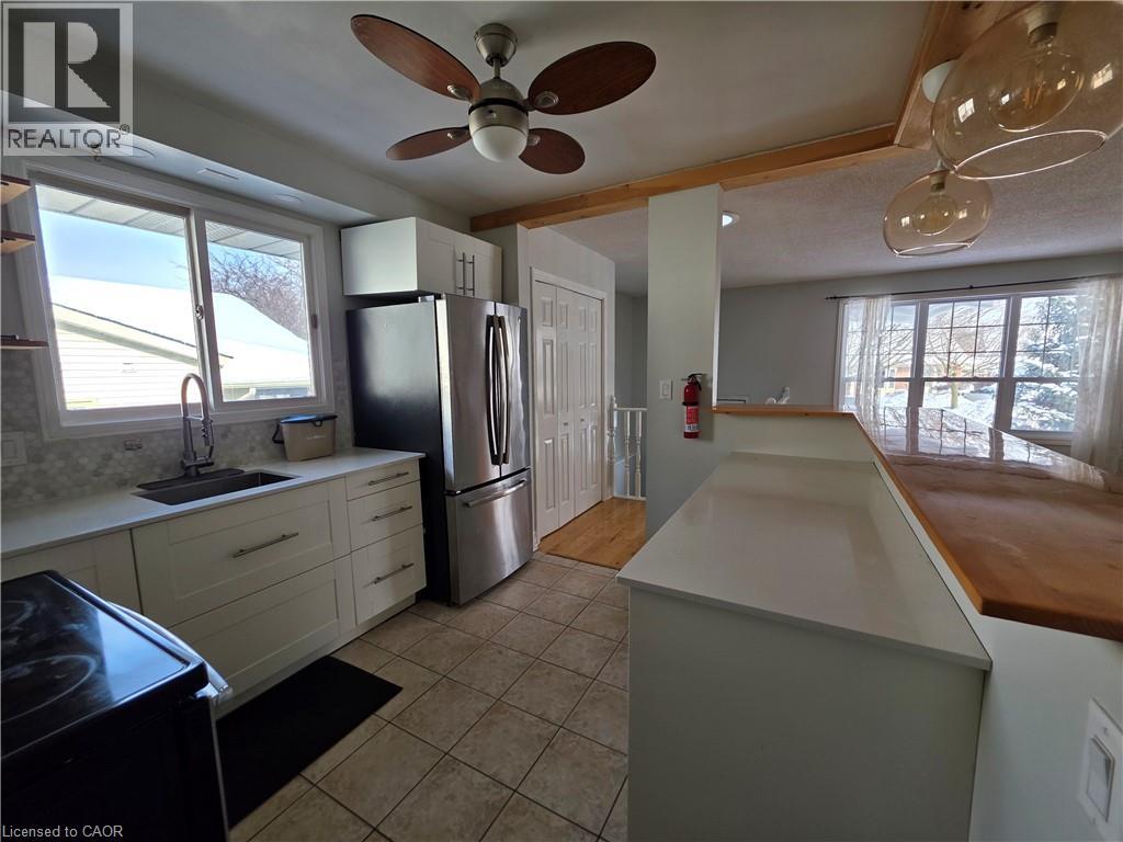 37 Fox Trail Unit# Upper Property Photo 8