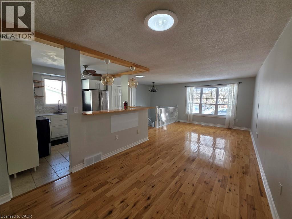 37 Fox Trail Unit# Upper Property Photo 9