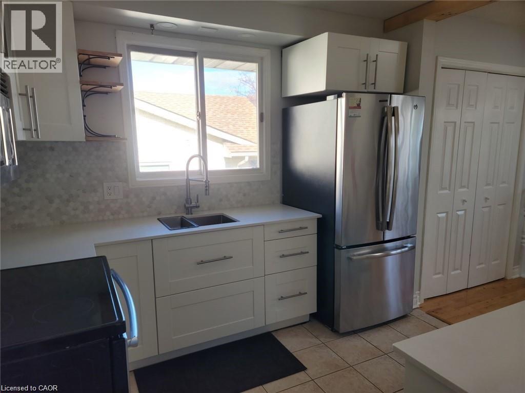 37 Fox Trail Unit# Upper Property Photo 10