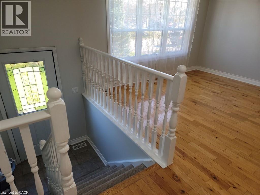 37 Fox Trail Unit# Upper Property Photo 16