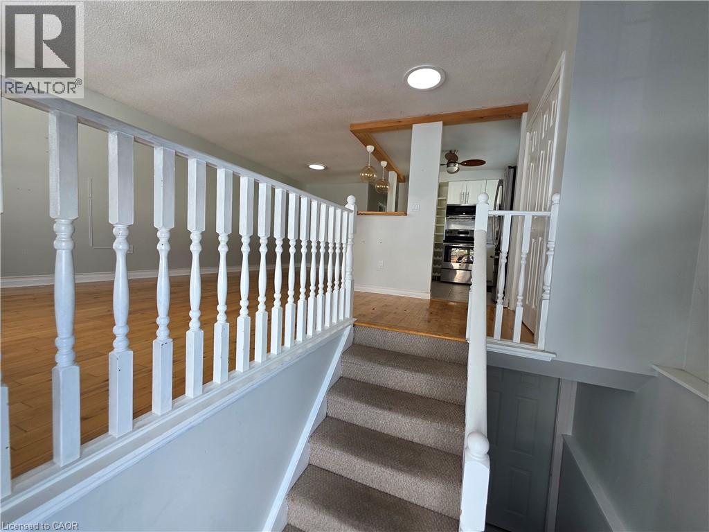 37 Fox Trail Unit# Upper Property Photo 17
