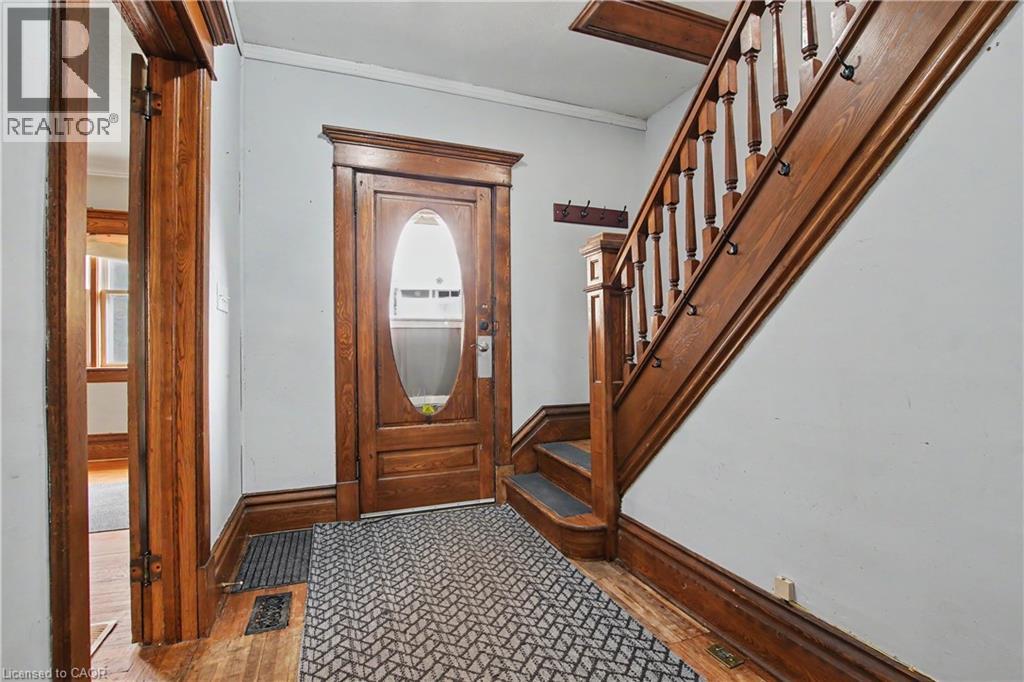 437 Garden Street Property Photo 4