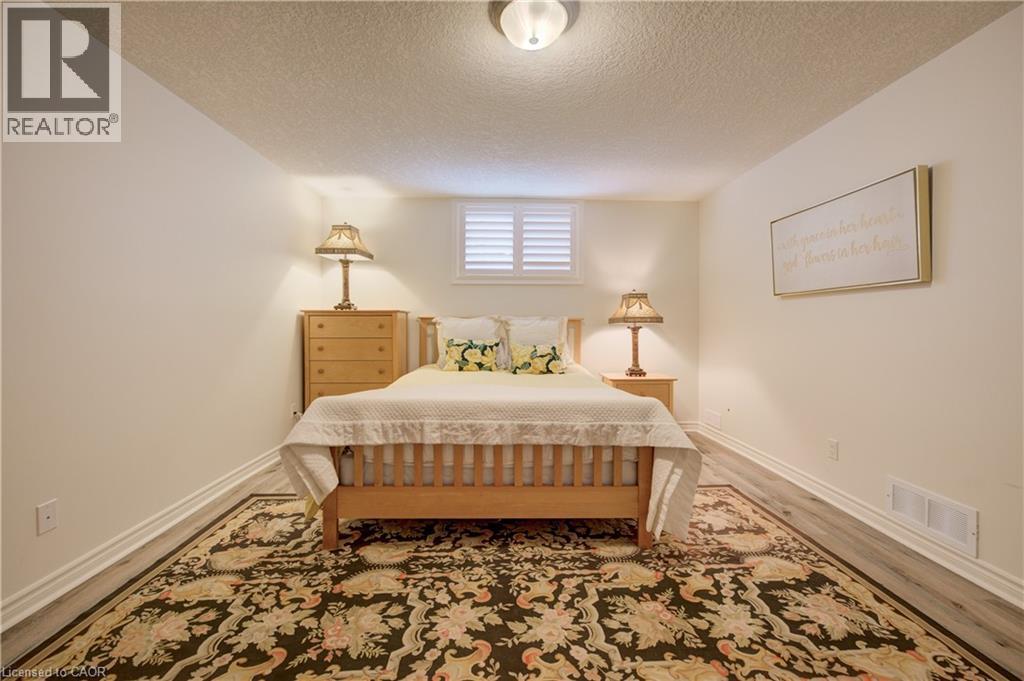 517 Starboard Crescent Property Photo 38