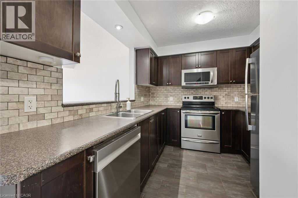 959 Zeller Crescent Property Photo 14