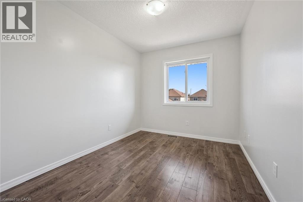 959 Zeller Crescent Property Photo 27
