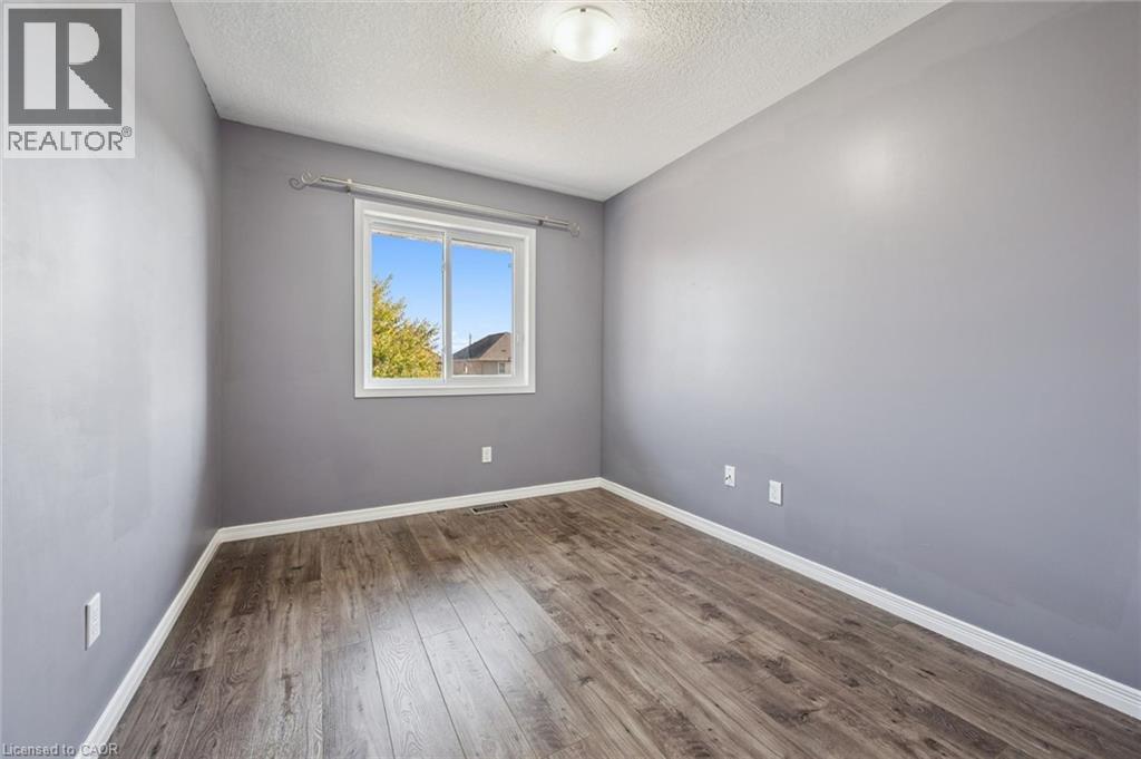959 Zeller Crescent Property Photo 30
