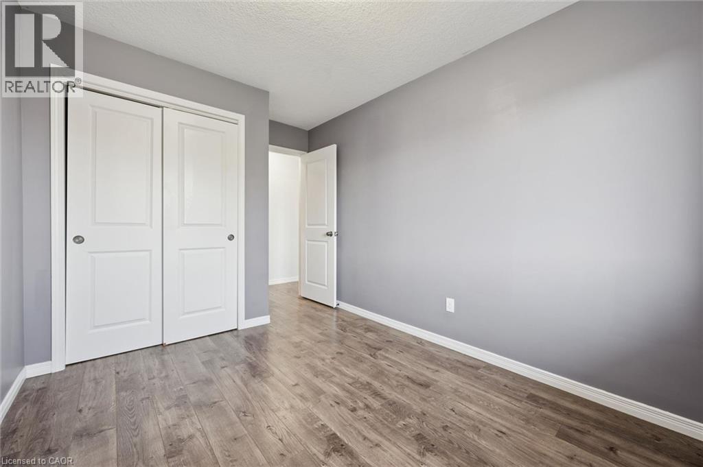 959 Zeller Crescent Property Photo 32