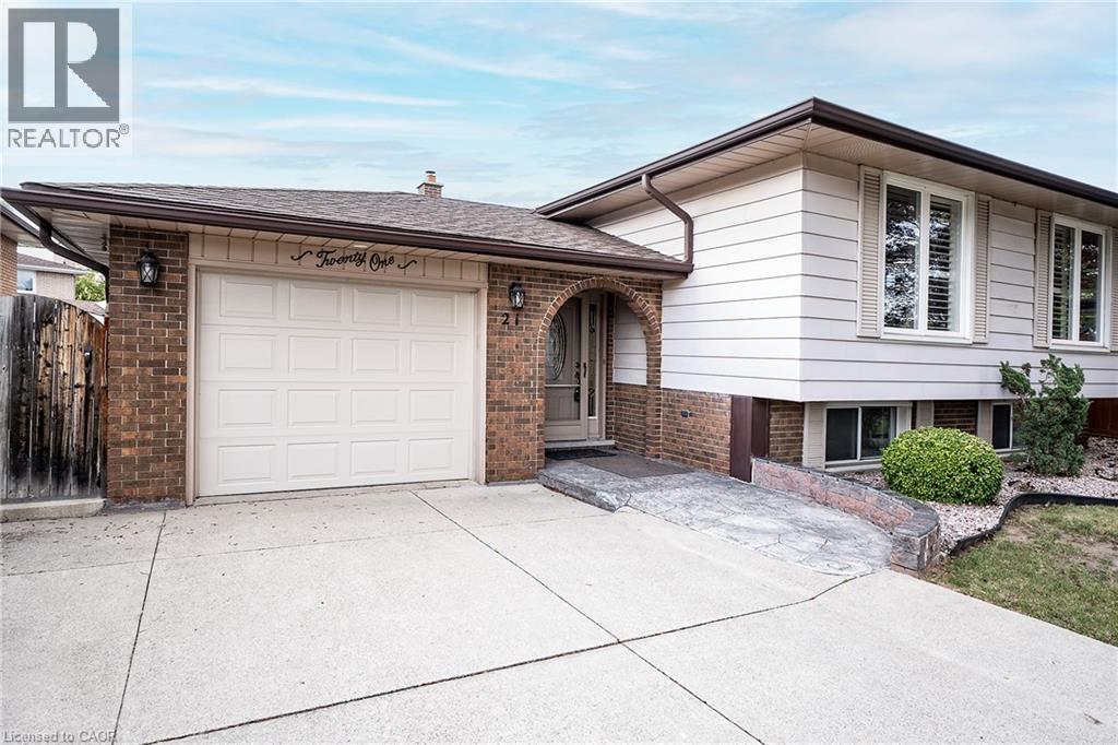 21 Green Forest Drive Property Photo 2