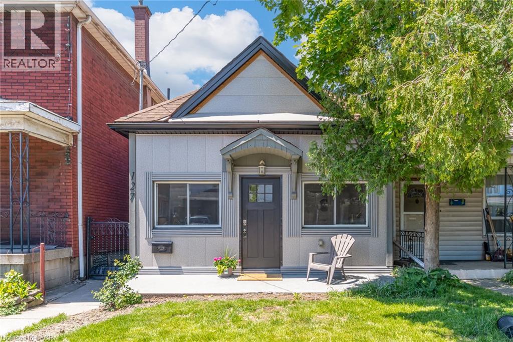 127 Barnesdale Avenue N Property Photo 1