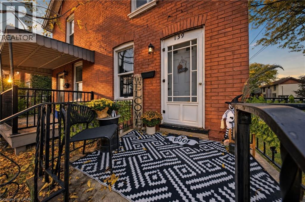 139 Superior Street Property Photo 1