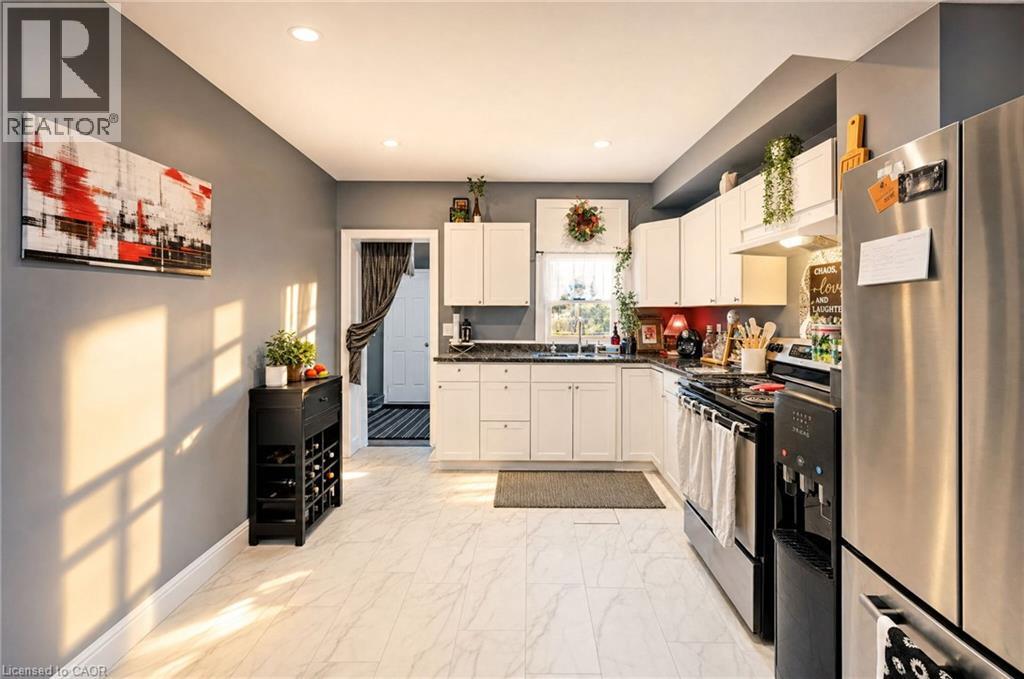 139 Superior Street Property Photo 8