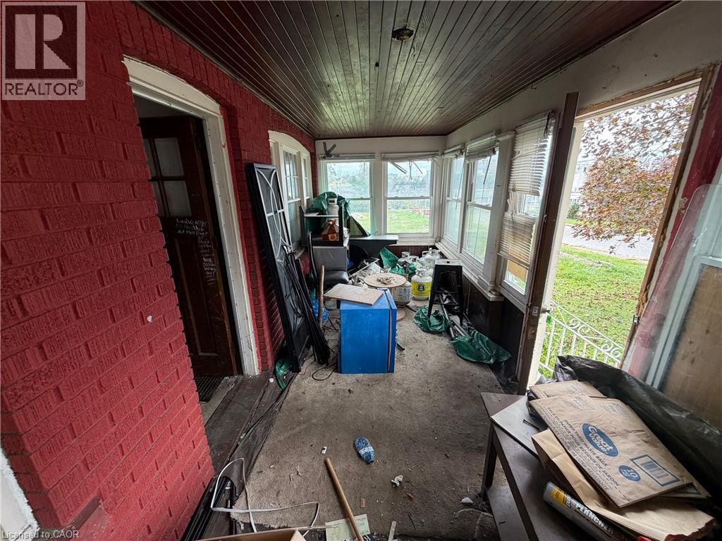 4445 John Street Property Photo 4