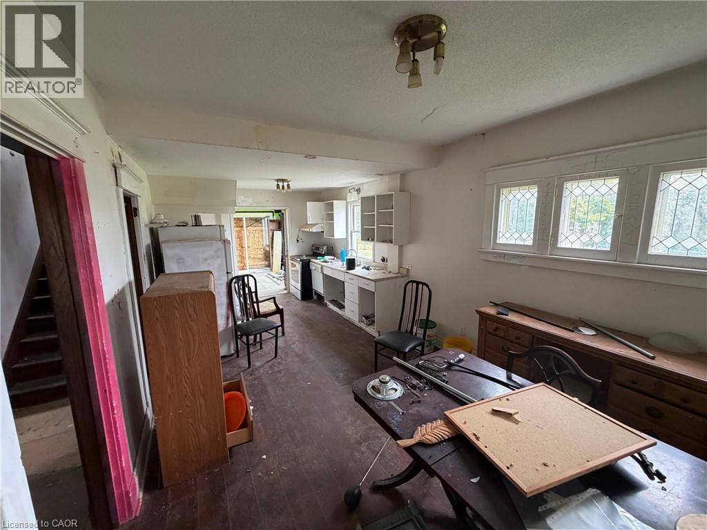 4445 John Street Property Photo 5