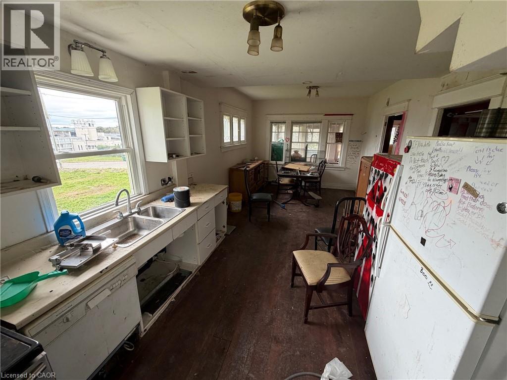 4445 John Street Property Photo 6