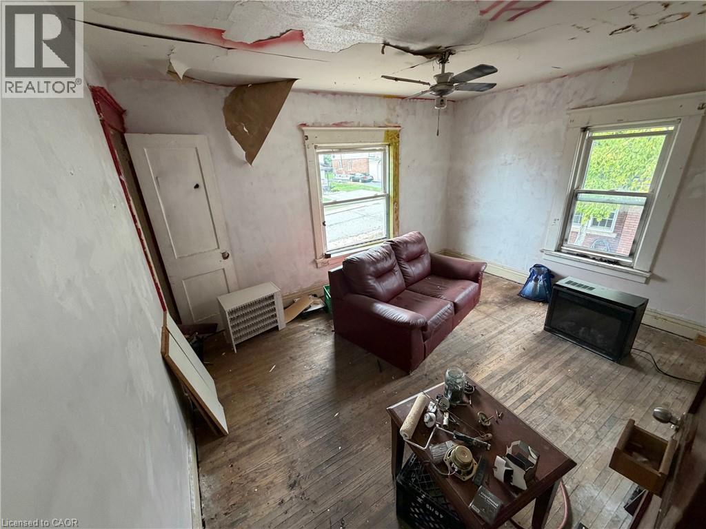 4445 John Street Property Photo 15