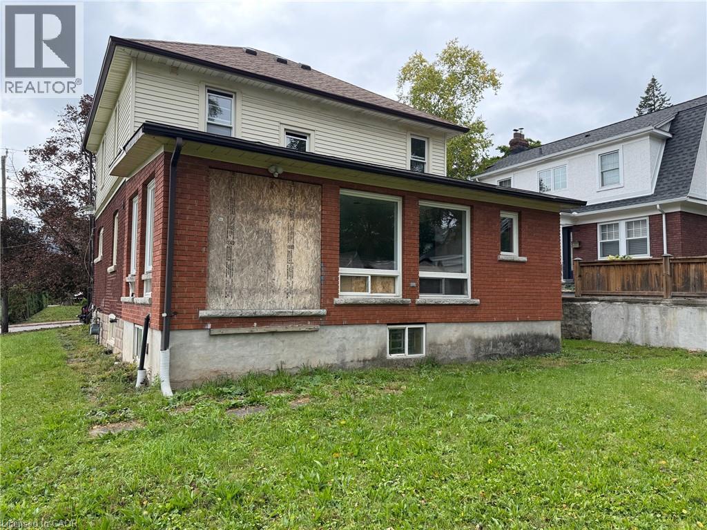 4445 John Street Property Photo 16