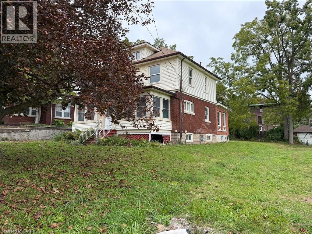 4445 John Street Property Photo 17