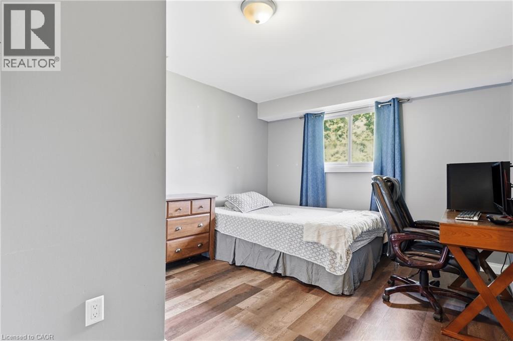 72 Crestlynn Crescent Property Photo 29