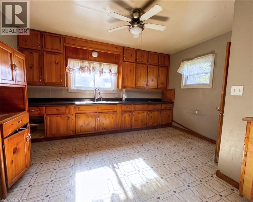 233 Talbot Street Property Photo 3