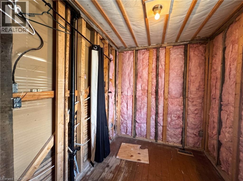 233 Talbot Street Property Photo 7