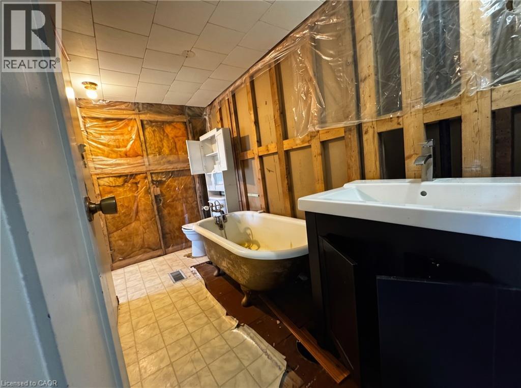 233 Talbot Street Property Photo 10