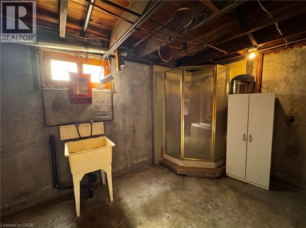 233 Talbot Street Property Photo 18