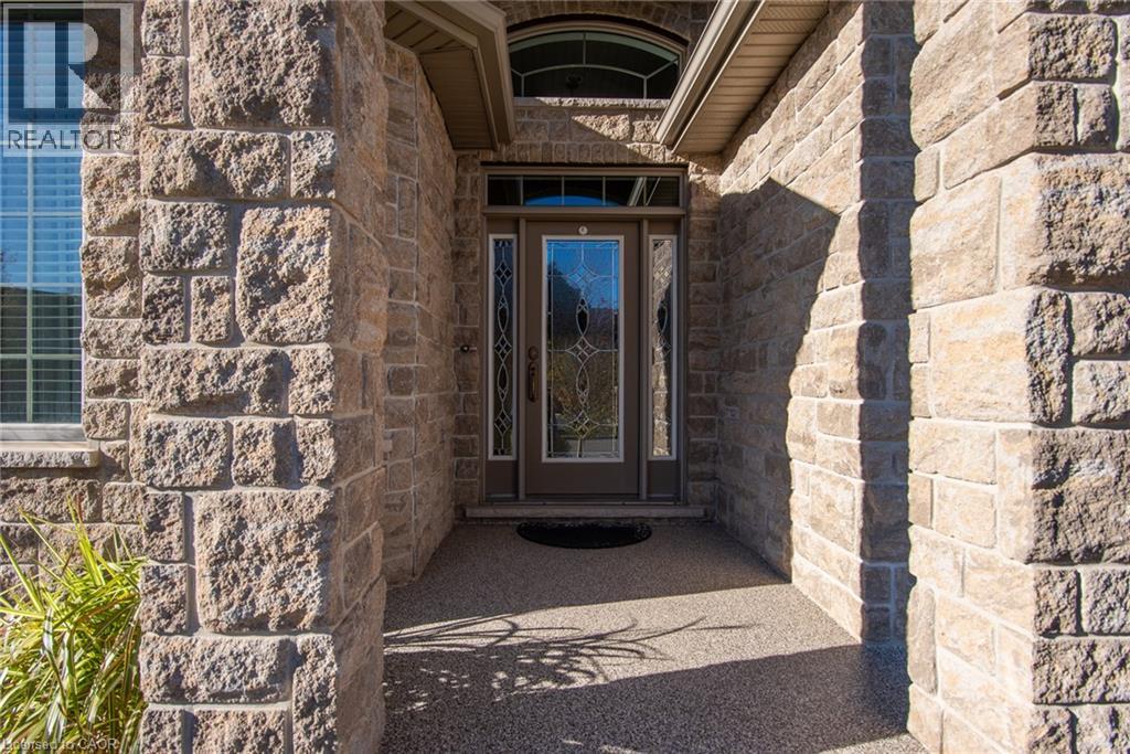 42 La Salle Street Property Photo 3