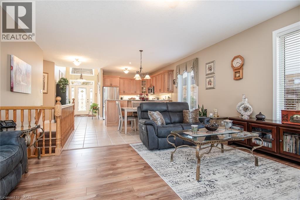 42 La Salle Street Property Photo 8