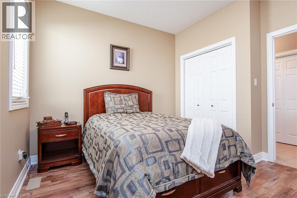 42 La Salle Street Property Photo 18