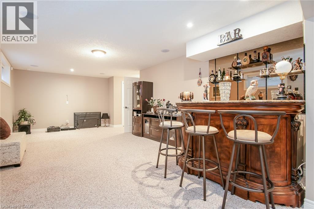 42 La Salle Street Property Photo 25