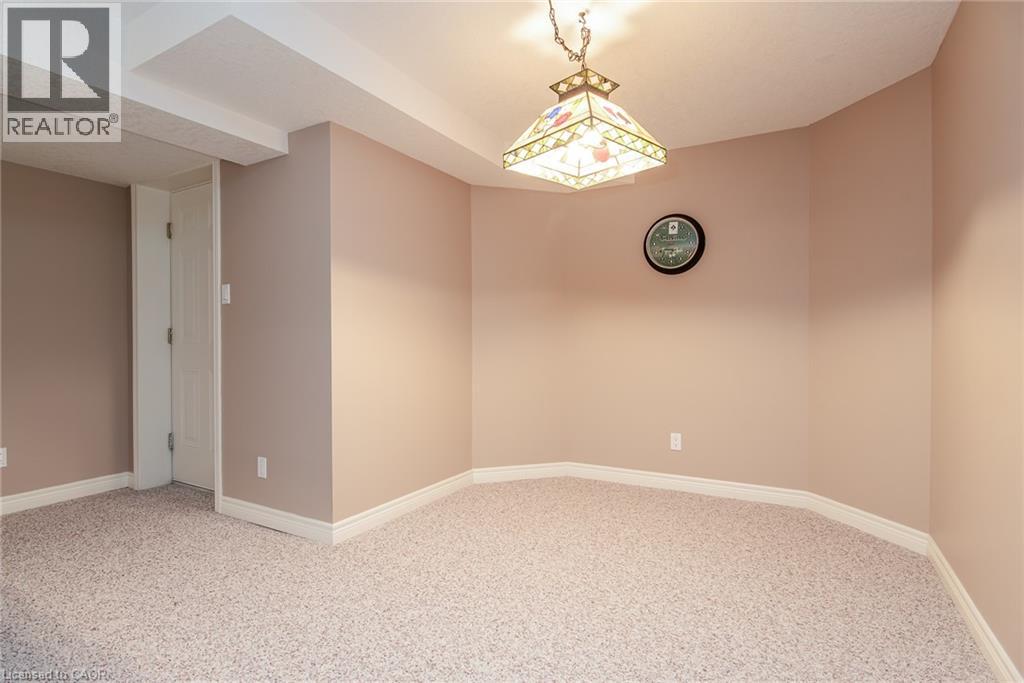 42 La Salle Street Property Photo 26