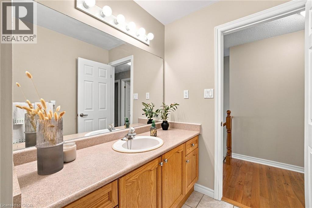 546 Jerseyville Road W Property Photo 28