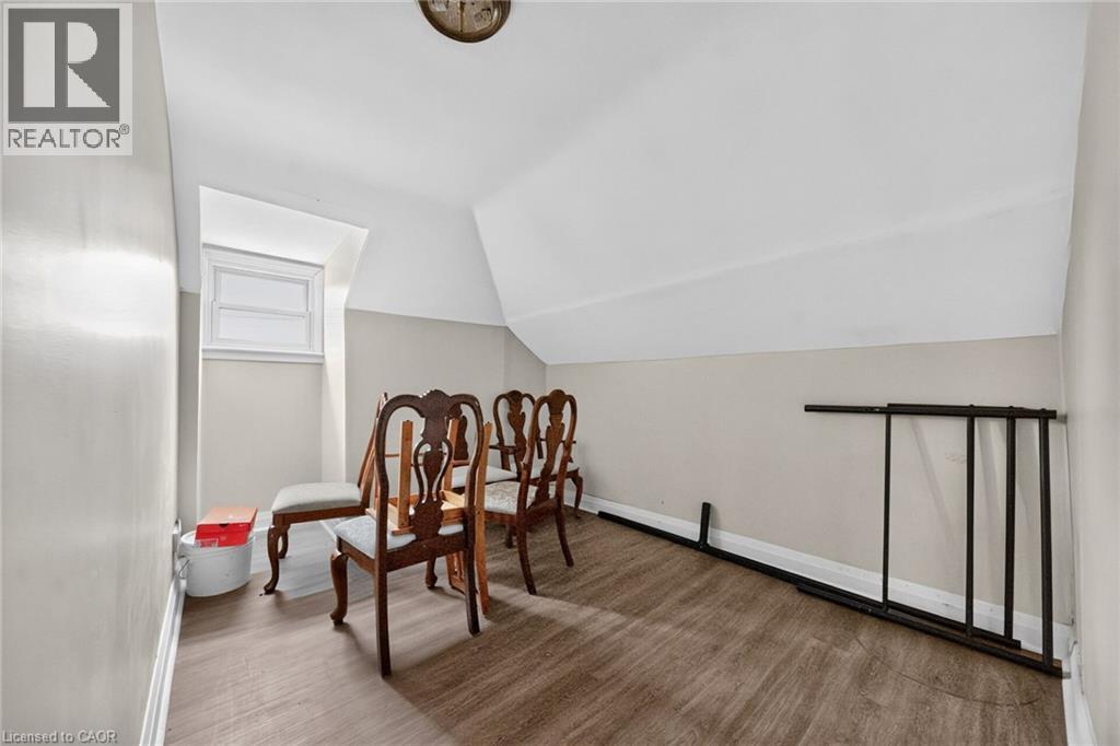 16 Garden Street Property Photo 23