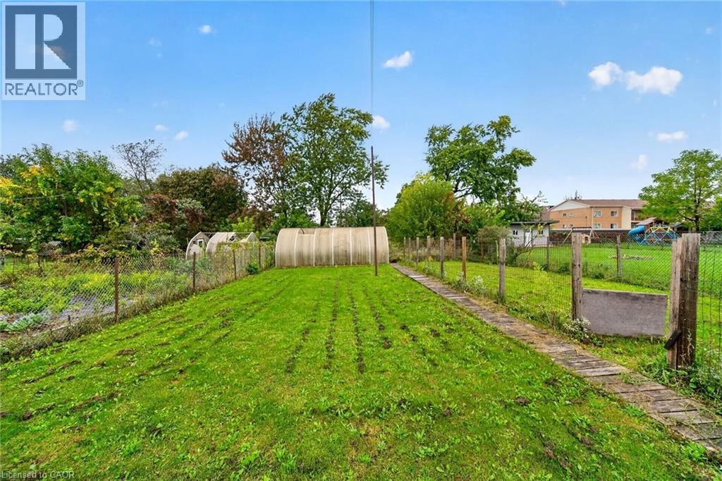 16 Garden Street Property Photo 39