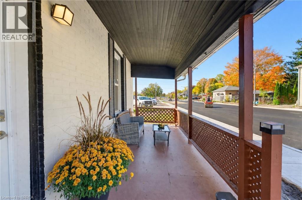 256 Dundas Street Property Photo 4
