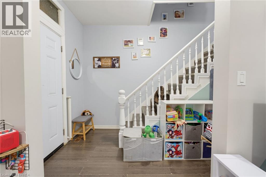 256 Dundas Street Property Photo 13