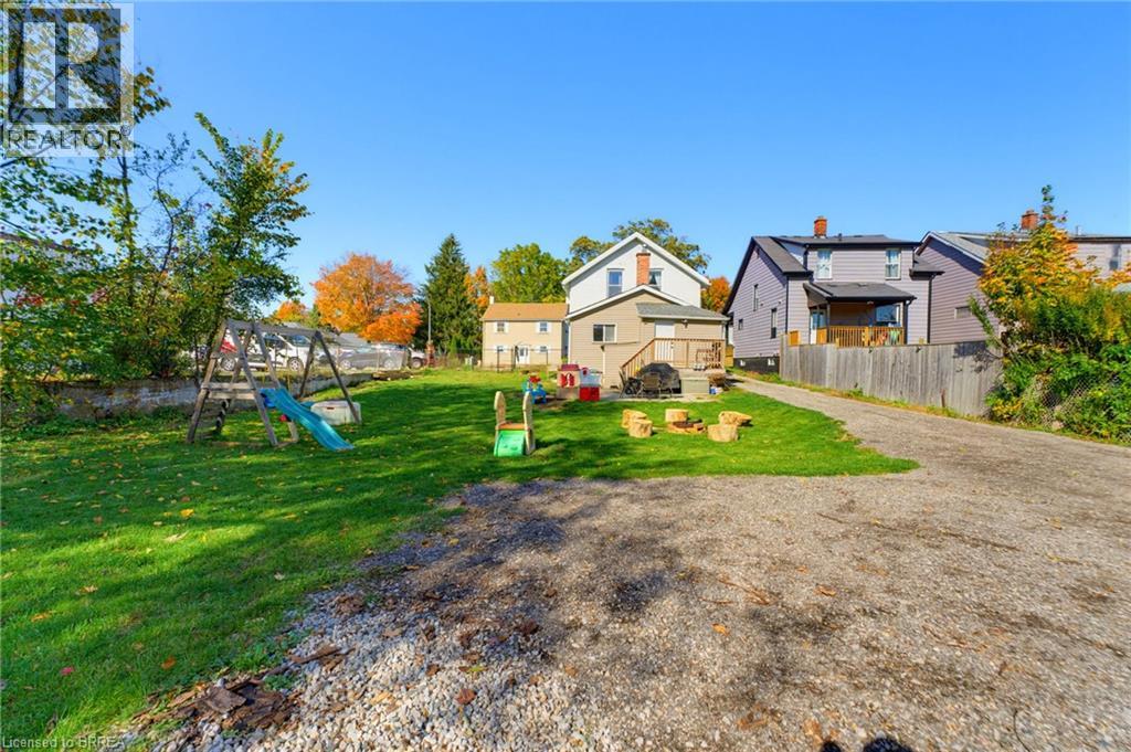 256 Dundas Street Property Photo 23