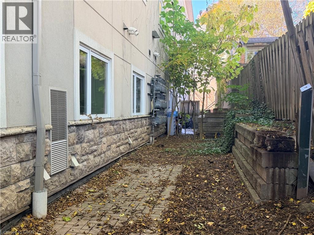 76 Sydney Street S Unit# 208 Property Photo 16