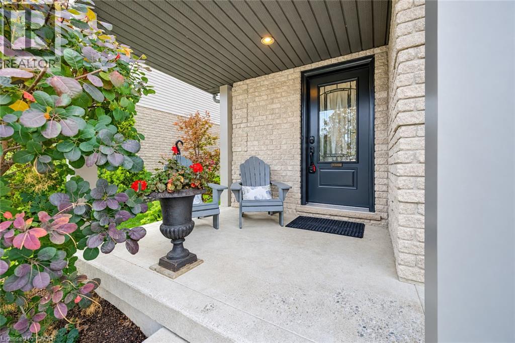 204 Park Avenue W Property Photo 4