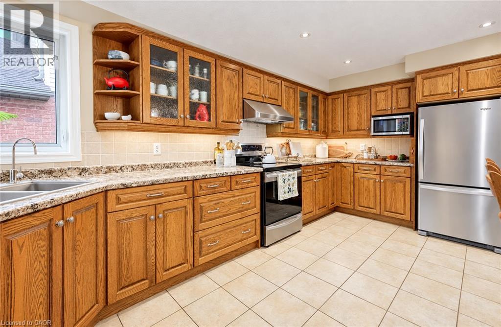 204 Park Avenue W Property Photo 10