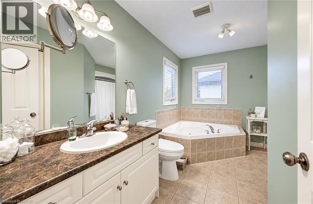 204 Park Avenue W Property Photo 19