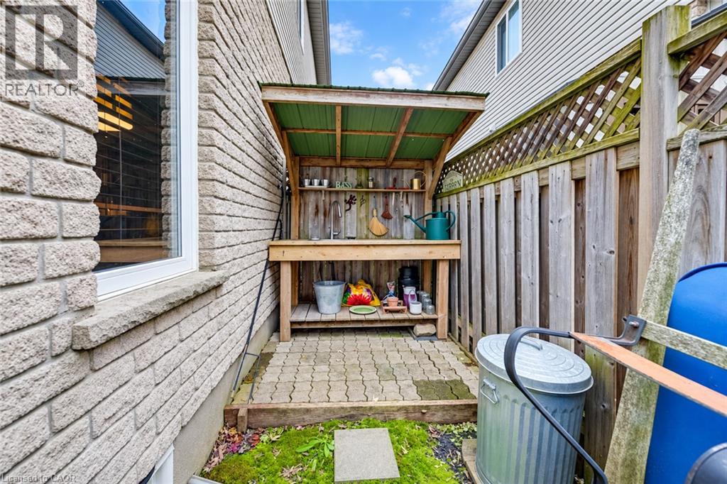 204 Park Avenue W Property Photo 35